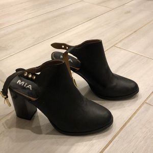 MIA booties
